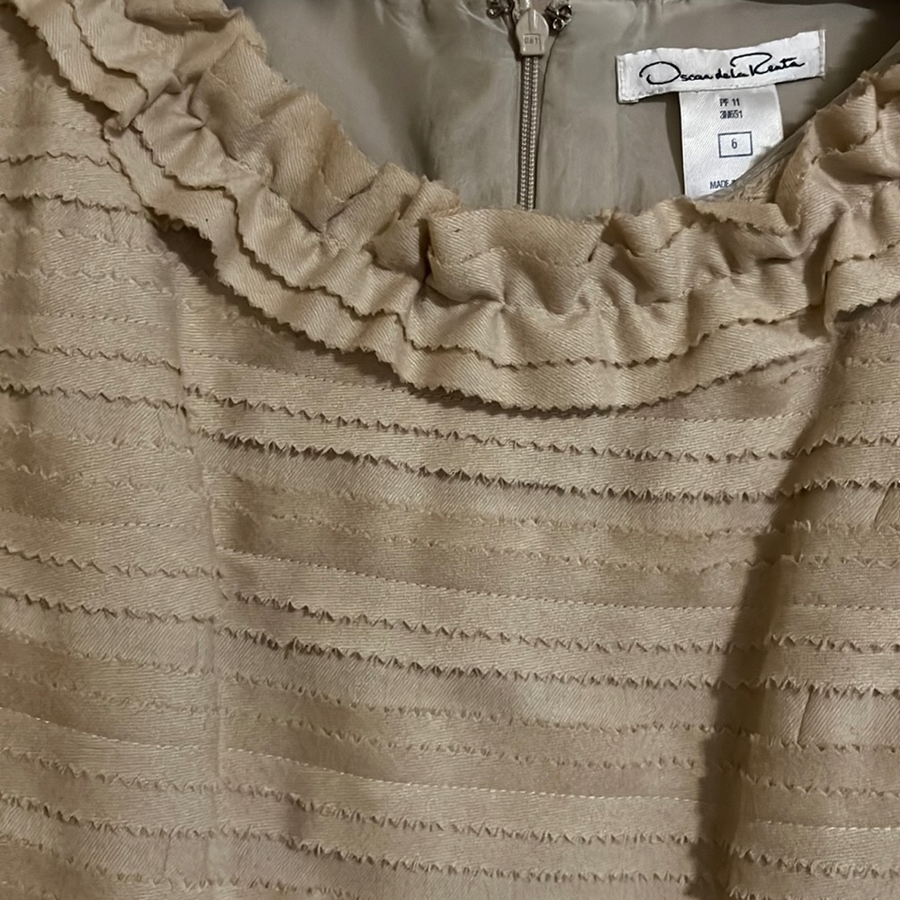 Oscar de la Renta beige 95% wool dress, 100% silk lining. Size 6. - Picture 2 of 5